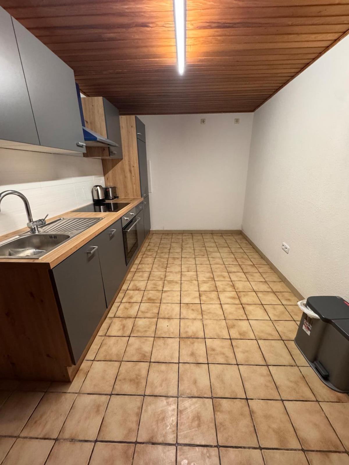 In Porz Am Rhein Mit Kompletter Kueche Apartamento Colónia